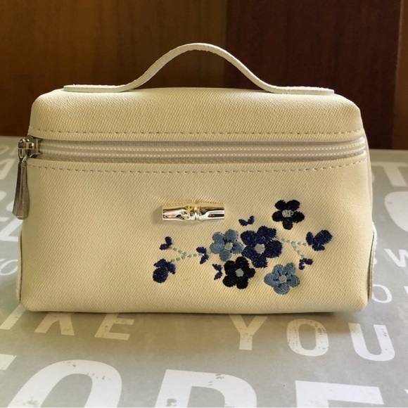 NWOT Longchamp White Coin/Card Pouch with Blue Floral Design - Picture 3 of 11